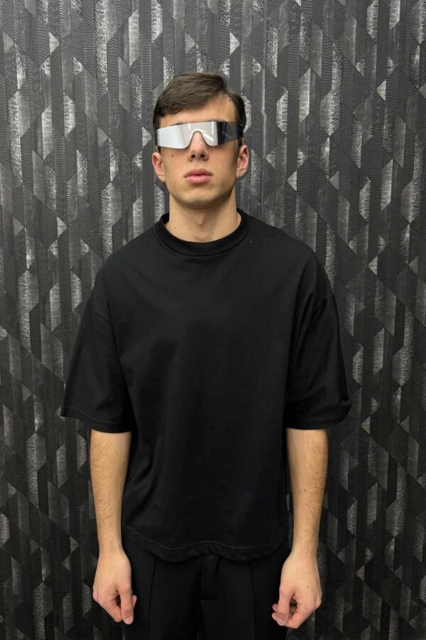 T-shirt over nera - immagine 2
